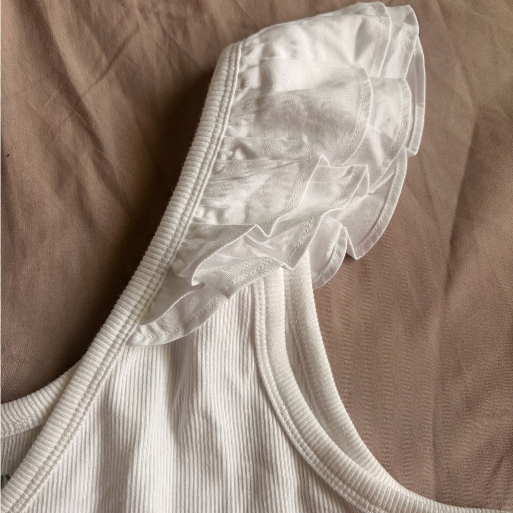 Old Navy White Ruffled Tank Top - Picture 3 of 3